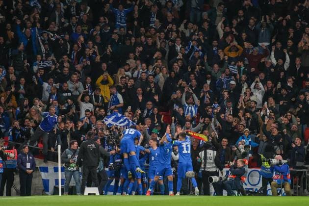 London, England, October 10th 2024: Greece players celebrate a goal scored by Vangelis Pavlidis (14 Greece) during the UEFA Nations League game between England and Greece at Wembley Stadium in London, England (Alexander Canillas SPP) Copyright: xAlexanderxCanillas SPPx spp-en-AlCa-9U2A1433