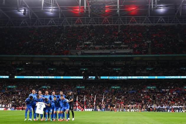 England v Greece 10 October 2024, London - UEFA Nations League - England v Greece - The Greece squad pose for a team photo with a shirt in memory of George Baldock - Photo: Jacques Feeney Offside. London UK Copyright: xJacquesxFeeneyx xOffsidexOffside