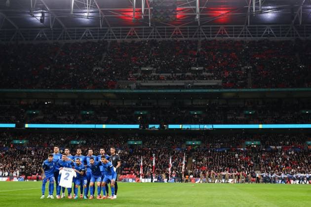 England v Greece 10 October 2024, London - UEFA Nations League - England v Greece - The Greece squad pose for a team photo with a shirt in memory of George Baldock - Photo: Jacques Feeney Offside. London UK Copyright: xJacquesxFeeneyx xOffsidexOffside