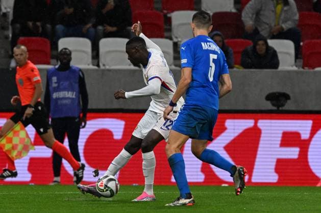 October 10, 2024, Budapest, Milan, Italy: Randal Kolo Muani (France) in action against Idan Nachmias (Israel) during the UEFA Nations League match between Israel vs. France on 10th October 2024 at the Bozsik Arena stadium in Budapest, Hungary CALCIO - UEFA Nations League - Israel vs France  - ZUMAs349 20241010_zsa_s349_310 Copyright: xVincenzoxOrlando IpaxSportx xIpax