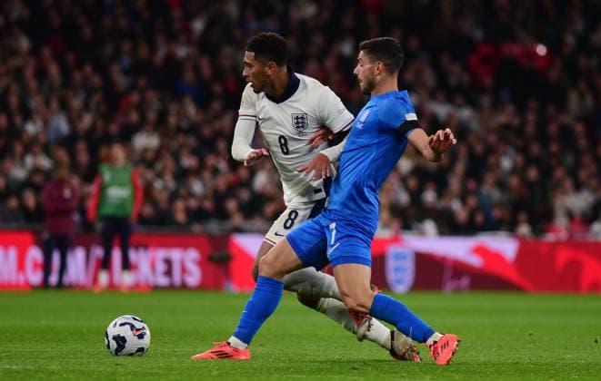England v Greece, London, UK - 10 Oct 2024 Jude Bellingham of England challenges for the ball with Georgios Masouras of Greece during the UEFA Nations League match between England and Greece on 10th October 2024 at Wembley Stadium, London London Wembley Stadium London GBR Copyright: xFrankiexOKeeffe PPAUKx PPA-141913