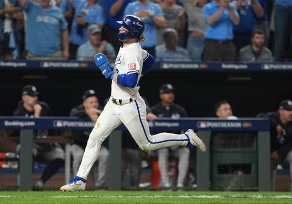 Kansas City Royals Bobby Witt Jr. scores a run in the sixth inning against the New York Yankees in game four of the MLB, Baseball Herren, USA ALDS at Kauffman Stadium in Kansas City, Missouri on Thursday, October 10, 2024.  KCP20241010154 JONxROBICHAUD