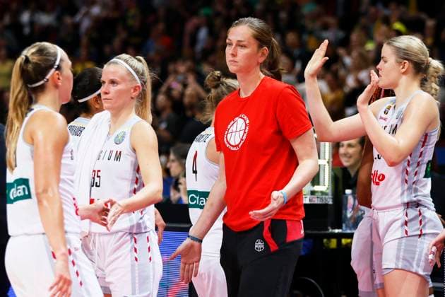 2022 FIBA Women Basketball World Cup SYDNEY, AUSTRALIA - SEPTEMBER 29 : MEESSEMAN Emma of Belgium and VANLOO Julie of Belgium look dejected on the final whistle after the defeat during the 2022 FIBA Women Basketball World Cup quarter-final match between Belgium and Australia on September 29, 2022 in Sydney, Australia, 29 09 2022 Sydney Australia  Copyright: xJanxDexMeuleneirx 10996986-085