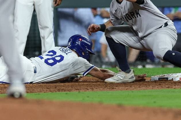 MLB, Baseball Herren, USA 2024: ALDS Yankees vs Royals OCT 10 October 10, 2024: Kansas City Royals center fielder Kyle Isbel (28) slides back into first base safe beating the tag from New York Yankees first baseman Jon Berti (19) during the third inning of game 4 of the American League Division Series at Kauffman Stadium in Kansas City, MO. David Smith CSM (Credit Image: Â David Smith Cal Media) Kansas City Mo United States of America EDITORIAL USE ONLY Copyright: xx ZUMA-20241010_zma_c04_047.jpg DavidxSmithx csmphotothree304948
