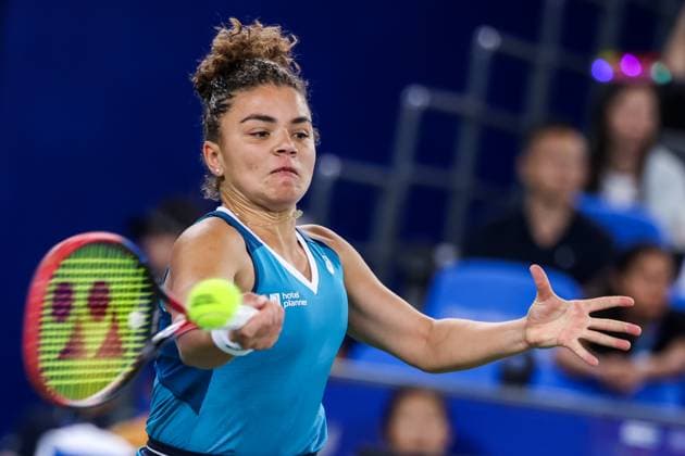 WUHAN, CHINA - OCTOBER 11: Jasmine Paolini of Italy competes in the Women s Singles Quarterfinal match against Zheng Qinwen of China on day seven of 2024 Wuhan Open at Optics Valley International Tennis Center on October 11, 2024 in Wuhan, Hubei Province of China.  Copyright: xVCGx 111523242546