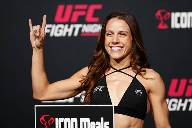 Bilder des Jahres 2024, Sport 10 Oktober Sport Bilder des Tages October 11, 2024, Las Vegas, Nevada, USA: JULIA The Dragon POLASTRI of Brazil steps on the scale for the official weigh-ins at UFC Apex for UFC Fight Night she faces Cory McKenna. The event is headlined by a flyweight bout between top contender Royval and fifth-ranked Taira. Las Vegas USA - ZUMAp175 20241011_zsa_p175_001 Copyright: xLouisxGrassex