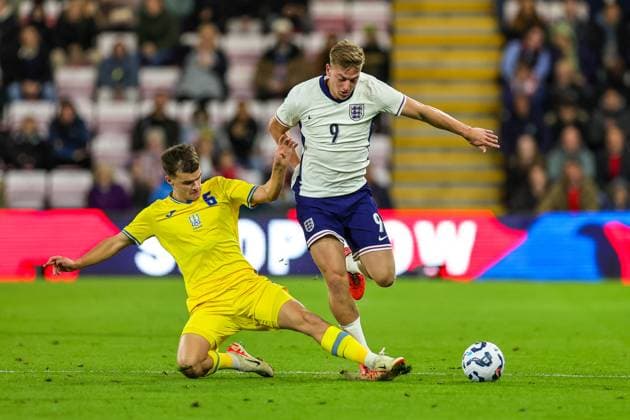 U21, U 21 England v Ukraine U21 UEFA EUROPEAN CHAMPIONSHIPS 11 10 2024. Group F Liam Delap of England tackles with Taras Mykhavko during the U21 UEFA EUROPEAN CHAMPIONSHIPS match between U21 England and U21 Ukraine at the Vitality Stadium, Bournemouth, England on 11 October 2024. Editorial use only , Copyright: xNigelxKeenex PSI-20578-0015