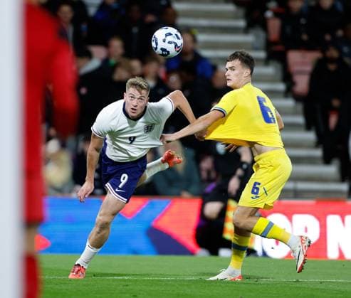 Liam Delap of England Under 21 competes for the ball with Taras Mykhavko of Ukraine Under 21 England Under 21 v Ukraine Under 21, Football, UEFA Under 21 European Championship, EM, Europameisterschaft Qualification, Vitality Stadium, Bournemouth, UK - 11 10 2024 Editorial use only  Copyright: xMattxImpey Shutterstockx 14778201d