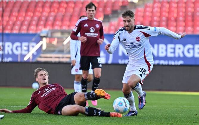 12.10.2024 - Fussball - Saison 2024 2025 - Testspiel Freundschaftsspiel Vorbereitungsspiel : 1. FC Nürnberg FCN ( Club ) Internes Testspiel - - xwoxzix - Nick Seidel (33, 1. FC Nürnberg FCN ) Lukas Schleimer (36, 1. FC Nürnberg FCN )