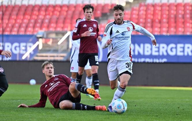 12.10.2024 - Fussball - Saison 2024 2025 - Testspiel Freundschaftsspiel Vorbereitungsspiel : 1. FC Nürnberg FCN ( Club ) Internes Testspiel - - xwoxzix - Nick Seidel (33, 1. FC Nürnberg FCN ) Lukas Schleimer (36, 1. FC Nürnberg FCN )