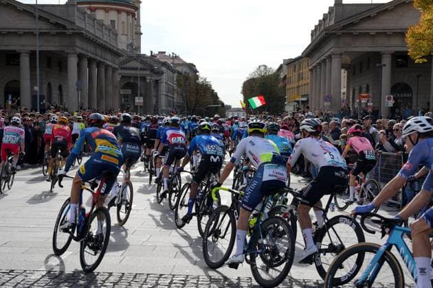 The start of the 118th edition of the Il Lombardia a 255 km one day race from Bergano to Como on October 12, 2024, Italy.  Copyright: xGianxMattiaxD Alberto LaPressex