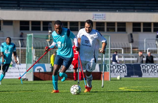 Fussball, Saison 2024 2025, Amputierten-Bundesliga (Finalspieltag), Tennis Borussia Berlin - Anpfiff Hoffenheim (Playoffs), v. l. Samari Abibou Kodjo (Hoffenheim), Abdullah Shaman (Tennis Borussia), 12.10.2024,