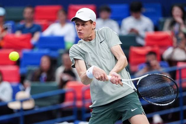 (241012) -- SHANGHAI, Oct. 12, 2024 -- Jannik Sinner hits a return during the men s singles semifinal match between Jannik Sinner of Italy and Tomas Machac of the Czech Republic at the ATP, Tennis Herren World Tour Shanghai Masters tennis tournament in Shanghai, east China, Oct. 12, 2024. ) (SP)CHINA-SHANGHAI-TENNIS-ATP TOUR-SHANGHAI MASTERS(CN) XuxYanan 
