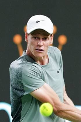 (241012) -- SHANGHAI, Oct. 12, 2024 -- Jannik Sinner hits a return during the men s singles semifinal match between Jannik Sinner of Italy and Tomas Machac of the Czech Republic at the ATP, Tennis Herren World Tour Shanghai Masters tennis tournament in Shanghai, east China, Oct. 12, 2024. ) (SP)CHINA-SHANGHAI-TENNIS-ATP TOUR-SHANGHAI MASTERS(CN) XuxYanan 