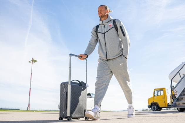 241012 Goalkeeper orjan Haskjold Nyland of the Norwegian national football team arrives at Linz Airport on October 12, 2024 in Linz. Photo: Vegard Grott BILDBYRAN kod VG VG0675 bbeng fotball football fotboll travel reise norge norway nations league *** 241012 Goalkeeper orjan Haskjold Nyland of the Norwegian national football team arrives at Linz Airport on October 12, 2024 in Linz Photo Vegard Grott BILDBYRAN kod VG VG0675 bbeng fotball football fotboll travel reise norge norway nations league  Copyright: VEGARDxGRoTT BB241012VG006