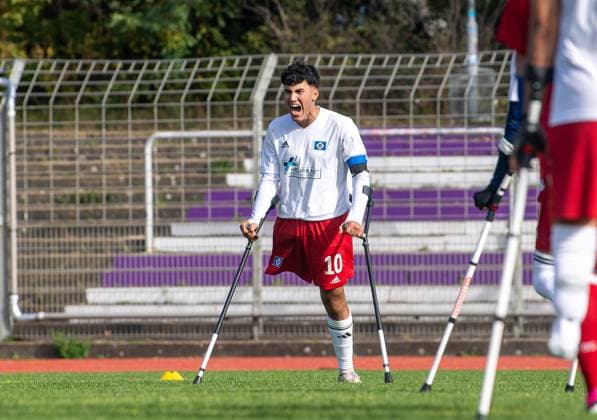 Fussball, Saison 2024 2025, Amputierten-Bundesliga (Finalspieltag), Hamburger SV - Fortuna Düsseldorf (Halbfinale), Majed Sajid (HSV), Jubel nach Tor zum 1:5, 12.10.2024,