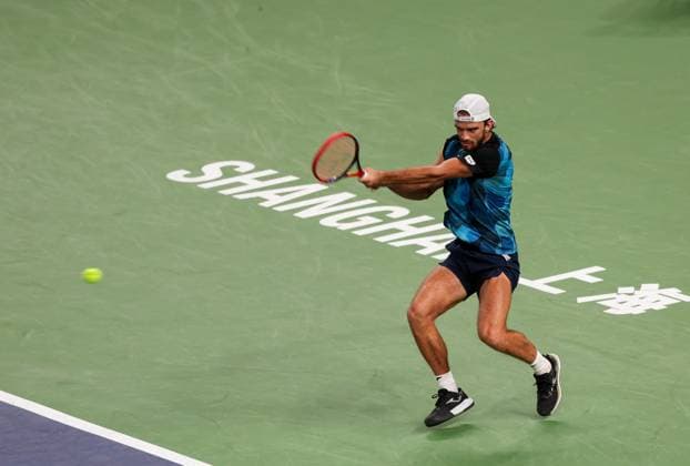(241012) -- SHANGHAI, Oct. 12, 2024 -- Tomas Machac hits a return during the men s singles semifinal match between Jannik Sinner of Italy and Tomas Machac of the Czech Republic at the ATP, Tennis Herren World Tour Shanghai Masters tennis tournament in Shanghai, east China, Oct. 12, 2024. ) (SP)CHINA-SHANGHAI-TENNIS-ATP TOUR-SHANGHAI MASTERS(CN) WangxXiang 
