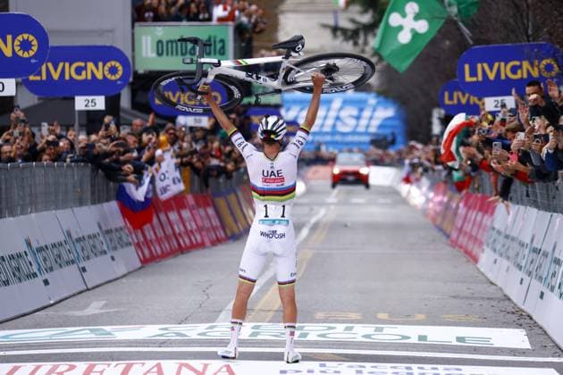 Il Lombardia 2024 - 118th Edition- Bergamo- Como, 252 km- Italy- 12-10-2024 during Giro di Lombardia, Street Cycling race in Bergamo, Italy, October 12 2024  Copyright: xStefanoxCavasino IPAxSportx xipax xx IPA_50551928 IPA_Agency_IPA50551928