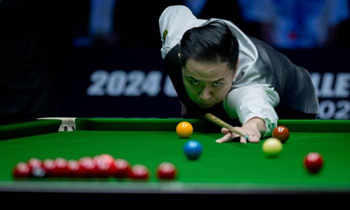 Sport Bilder des Tages (241012) -- WUHAN, Oct. 12, 2024 -- Xiao Guodong competes during the final match between Xiao Guodong of China and Si Jiahui of China at the 2024 World Snooker Wuhan Open in Wuhan, central China s Hubei Province, Oct. 12, 2024. ) (SP)CHINA-WUHAN-SNOOKER-WUHAN OPEN (CN) HuxJingwen 