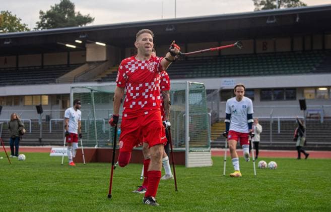 Fussball, Saison 2024 2025, Amputierten-Bundesliga (Finalspieltag), Hamburger SV - Mainz 05 (Finale), v. l. Christian Heintz (Mainz 05), Jubel nach Tor zum 0:1, 12.10.2024,