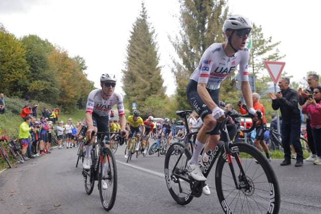 Il Lombardia 2024 - 118th Edition- Bergamo- Como, 252 km- Italy- 12-10-2024 during Giro di Lombardia, Street Cycling race in Bergamo, Italy, October 12 2024  Copyright: xStefanoxCavasino IPAxSportx xipax xx IPA_50553712 IPA_Agency_IPA50553712