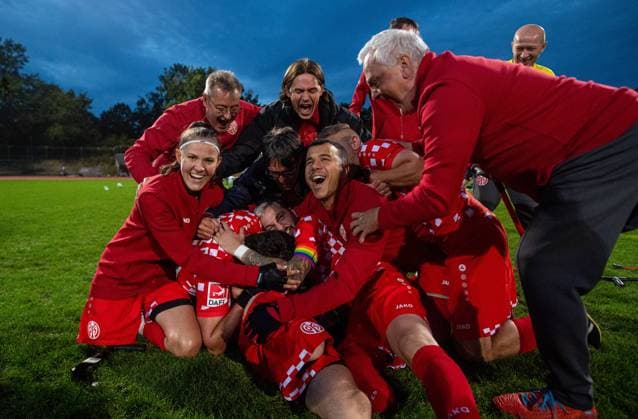 Fussball, Saison 2024 2025, Amputierten-Bundesliga (Finalspieltag), Hamburger SV - Mainz 05 (Finale), Mainzer Jubel nach Abpfiff, 12.10.2024,