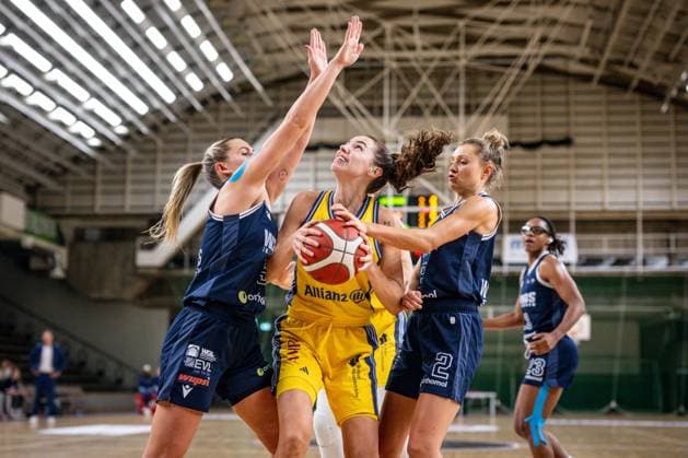 Bilder des Jahres 2024, Sport 10 Oktober Sport Bilder des Tages Basketball Berlin 12.10.2024 Saison 2024 2025 Toyota DBBL 1. Bundesliga Frauen Alba Berlin - Wings Leverkusen Maggie Mulligan (Alba, No.00) Margaret Cassidy Mihalko (Leverkusen, No.02) *** Basketball Berlin 12 10 2024 Season 2024 2025 Toyota DBBL 1 Bundesliga Women Alba Berlin Wings Leverkusen Maggie Mulligan Alba, No 00 Margaret Cassidy Mihalko Leverkusen, No 02