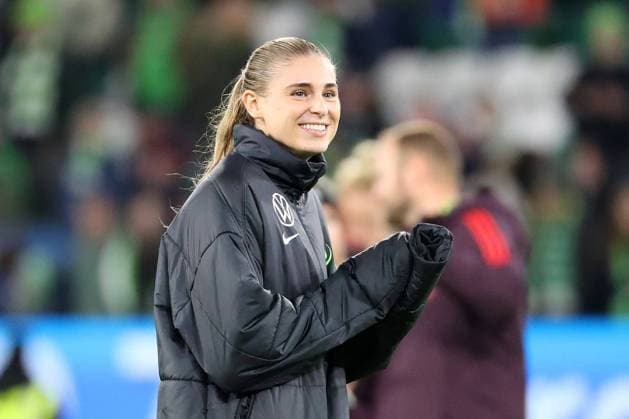 VfL vs. Bayern, BL Frauen Wolfsburg, 12.10.2024, FUßBALL - VfL Wolfsburg vs. FC Bayern München, Google Pixel Frauen-Bundesliga, Saison 2024 25. Schlussjubel, Jule Brand (VfL Wolfsburg) Wolfsburg