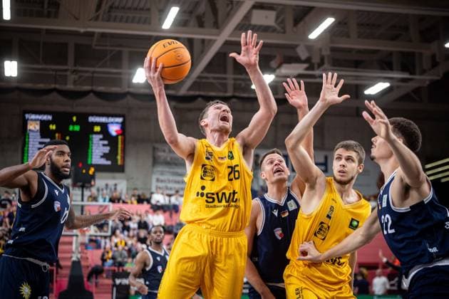 Sport Bilder des Tages Till Joscha Joenke (Tigers Tuebingen, 26), Felix Edwardsson (ART Giants Duesseldorf, 22) GER, Tigers Tuebingen vs. ART Giants Duesseldorf, 2. Basketball, Bundesliga, Pro A, Barmer 2. Basketball, 4. Spieltag, Spielzeit 2024 2025, 12.10.2024, Tigers Tuebingen - ART Giants Duesseldorf, Basketball, 2. Bundesliga, Barmer 2. Basketball Bundesliga, 4. Spieltag, Spielzeit 2024 2025, 12.10.2024 Tuebingen *** Till Joscha Joenke Tigers Tuebingen, 26 , Felix Edwardsson ART Giants Duesseldorf, 22 GER, Tigers Tuebingen vs ART Giants Duesseldorf, 2 Basketball, Bundesliga, Pro A, Barmer 2 Basketball, 4 Matchday, Season 2024 2025, 12 10 2024, Tigers Tuebingen ART Giants Duesseldorf, Basketball, 2 Bundesliga, Barmer 2 Basketball Bundesliga, 4 Matchday, Season 2024 2025, 12 10 2024 Tuebingen Copyright: xDennisxDuddek xEibnerxPressefotox EP_DDK