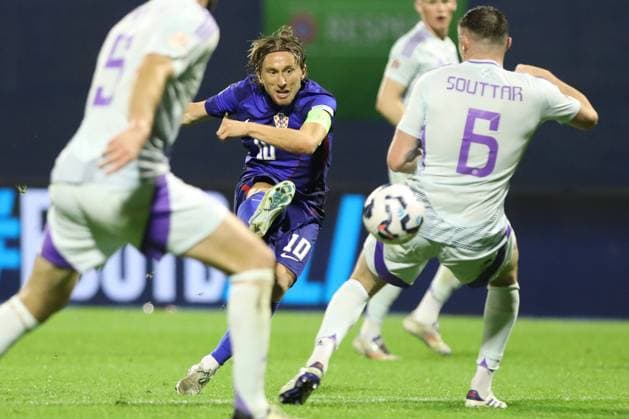 Sport Bilder des Tages Zagreb, Croatia, 121024. Maksimir Stadium. Football match of group A, 3rd round of the UEFA Nations League: Croatia - Scotland. In the photo: Luka Modric. Photo: Ranko Suvar CROPIX Copyright: xxRankoxSuvarx rs_hrvatska_skotska52-121024