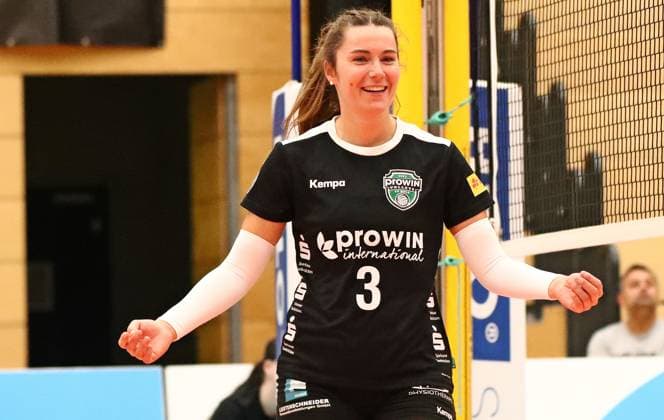 12.10.2024, xmohx, Frauen Volleyball 2. Bundesliga Frauen Süd, ProWin Volleys TV Holz - Neuseeland Volleys Markkleeberg emspor, v.l. Kim Hartmann (Holz) bejubelt einen Punkt (DFL DFB REGULATIONS PROHIBIT ANY USE OF PHOTOGRAPHS as IMAGE SEQUENCES and or QUASI-VIDEO) Saarbrücken