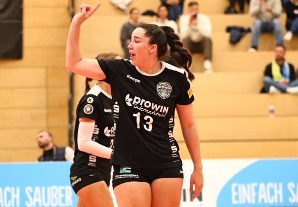 12.10.2024, xmohx, Frauen Volleyball 2. Bundesliga Frauen Süd, ProWin Volleys TV Holz - Neuseeland Volleys Markkleeberg emspor, v.l. Micaela Stevens (Holz) bejubelt den Sieg (DFL DFB REGULATIONS PROHIBIT ANY USE OF PHOTOGRAPHS as IMAGE SEQUENCES and or QUASI-VIDEO) Saarbrücken