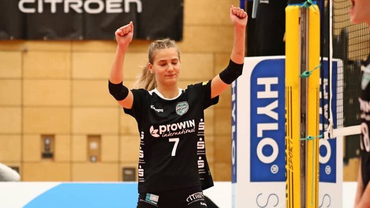 12.10.2024, xmohx, Frauen Volleyball 2. Bundesliga Frauen Süd, ProWin Volleys TV Holz - Neuseeland Volleys Markkleeberg emspor, v.l. Alice Turmovitch (Holz) bejubelt einen Punktgewinn (DFL DFB REGULATIONS PROHIBIT ANY USE OF PHOTOGRAPHS as IMAGE SEQUENCES and or QUASI-VIDEO) Saarbrücken