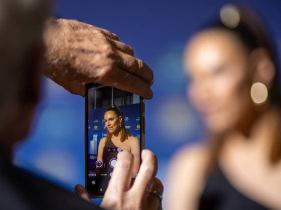 Esther SEDLACZEK, Moderatorin und TV - Journalistin, bei der Veranstaltung Bayerischer Sportpreis 2024 , 12.10.2024, in Muenchen, Deutschland, . Quelle Copyright Credit : Oryk HAIST