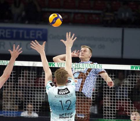 von links He-Volleyballl, Bundesliga 2024 25 WWK Volleys Herrsching vs SWD powervolleys Dueren, 12.10.24, Muenchen, BMW Park, Copyright: WolfgangxFehrmann