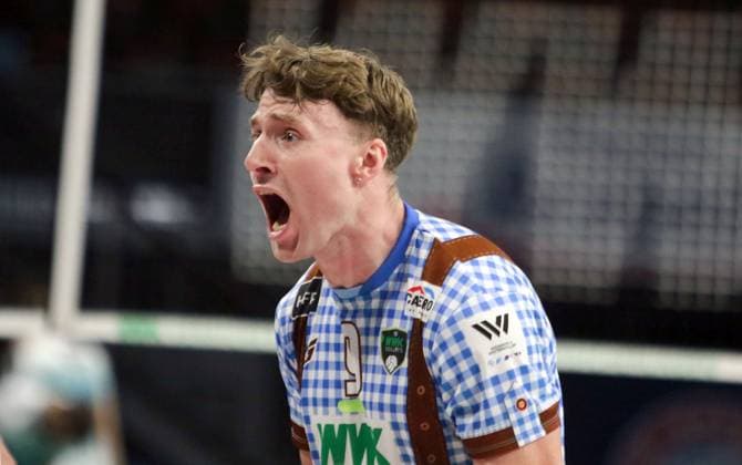 Eric BURGGRAEF(Herrsching), mit viel Freude He-Volleyballl, Bundesliga 2024 25 WWK Volleys Herrsching vs SWD powervolleys Dueren, 12.10.24, Muenchen, BMW Park, Copyright: WolfgangxFehrmann