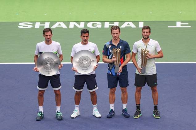 (241013) -- SHANGHAI, Oct. 13, 2024 -- Wesley Koolhof (2nd R) of the Netherlands Nikola Mektic (1st R) of Croatia and Maximo Gonzalez (2nd L) Andres Molteni of Argentina pose during the awarding ceremony for the men s doubles at the ATP, Tennis Herren World Tour Shanghai Masters tennis tournament in Shanghai, east China, Oct. 13, 2024. ) (SP)CHINA-SHANGHAI-TENNIS-ATP TOUR-SHANGHAI MASTERS(CN) BaixXuefei 