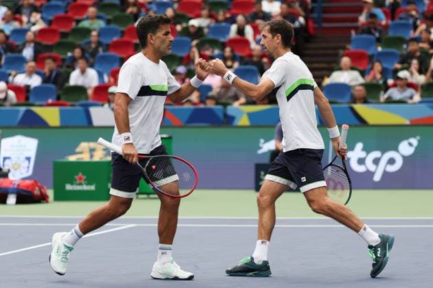 (241013) -- SHANGHAI, Oct. 13, 2024 -- Maximo Gonzalez (L) Andres Molteni of Argentina react during the men s doubles final match against Wesley Koolhof of the Netherlands Nikola Mektic of Croatia at the ATP, Tennis Herren World Tour Shanghai Masters tennis tournament in Shanghai, east China, Oct. 13, 2024. ) (SP)CHINA-SHANGHAI-TENNIS-ATP TOUR-SHANGHAI MASTERS(CN) WangxXiang 