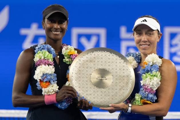 (241013) -- WUHAN, Oct. 13, 2024 -- Asia Muhammad (L) Jessica Pegula pose for photo during the awarding ceremony of the women s doubles final match between Anna Danilina of Kazakhstan Irina Khromacheva of Russia and Asia Muhammad Jessica Pegula of the United States at the 2024 Wuhan Open tennis tournament in Wuhan, central China s Hubei Province, Oct. 13, 2024. ) (SP)CHINA-WUHAN-TENNIS-WUHAN OPEN-WOMEN S DOUBLES-FINAL(CN) XiaoxYijiu 