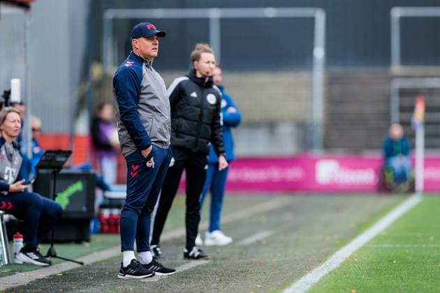 Google Pixel Frauen-Bundesliga, 1. FC Köln - TSG Hoffenheim; 13.10.2024 Daniel Weber (Trainer 1. FC Köln) Google Pixel Frauen-Bundesliga, 1. FC Köln - TSG Hoffenheim, Köln, Franz-Kremer-Stadion DFB REGULATIONS PROHIBIT ANY USE OF PHOTOGRAPHS AS IMAGE SEQUENCES AND OR QUASI-VIDEO. Copyright: xBEAUTIFULxSPORTS Wunderlx