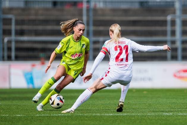 Google Pixel Frauen-Bundesliga, 1. FC Köln - TSG Hoffenheim; 13.10.2024 Zweikampf Jill Janssens (TSG Hoffenheim, 9), Anna Gerhardt (1. FC Köln, 21) Google Pixel Frauen-Bundesliga, 1. FC Köln - TSG Hoffenheim, Köln, Franz-Kremer-Stadion DFB REGULATIONS PROHIBIT ANY USE OF PHOTOGRAPHS AS IMAGE SEQUENCES AND OR QUASI-VIDEO. Copyright: xBEAUTIFULxSPORTS Wunderlx