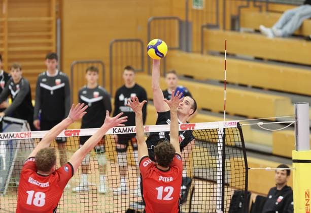 Moritz Rauber (TV Rottenburg, 02), Elias Walther (TV Buehl, 18), Philipp Oster, 12), GER, TV Buehl vs. TV Rottenburg, Volleyball, Herren, Regionalpokal, 13.10.2024. GER, TV Buehl vs. TV Rottenburg, Volleyball, Herren, Regionalpokal, 13.10.2024. Buehl Copyright: xEibner-Pressefoto FrankxSeiterx EP_EER