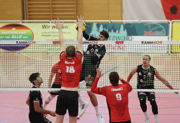 Am Ball Yannick Menke (TV Rottenburg, 12), Elias Walther (TV Buehl, 18), Thibault Duncan (TV Buehl, 09), GER, TV Buehl vs. TV Rottenburg, Volleyball, Herren, Regionalpokal, 13.10.2024. GER, TV Buehl vs. TV Rottenburg, Volleyball, Herren, Regionalpokal, 13.10.2024. Buehl Copyright: xEibner-Pressefoto FrankxSeiterx EP_EER