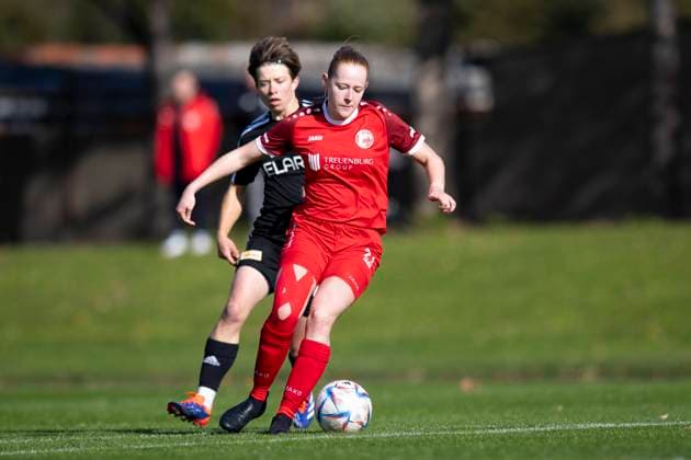 Regionalliga-Nordost Frauen: 1. FFV Erfurt vs. 1. FC Union Berlin ll; Erfurt; 13.10.2024 Pia Huck ( 21; 1. FFV Erfurt) Sandra Weihmann ( 13; 1. FC Union Berlin II) Regionalliga-Nordost Frauen: 1. FFV Erfurt vs. 1. FC Union Berlin ll; Hauptplatz Sportforum Johannesplatz Erfurt; 13.10.2024 Copyright: xBEAUTIFULxSPORTS Duehringx
