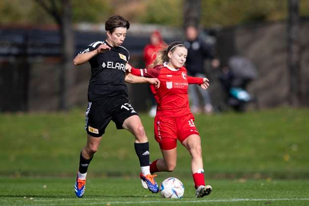 Regionalliga-Nordost Frauen: 1. FFV Erfurt vs. 1. FC Union Berlin ll; Erfurt; 13.10.2024 Sandra Weihmann ( 13; 1. FC Union Berlin II) gegen Kira Hasenbein ( 15; 1. FFV Erfurt) Regionalliga-Nordost Frauen: 1. FFV Erfurt vs. 1. FC Union Berlin ll; Hauptplatz Sportforum Johannesplatz Erfurt; 13.10.2024 Copyright: xBEAUTIFULxSPORTS Duehringx