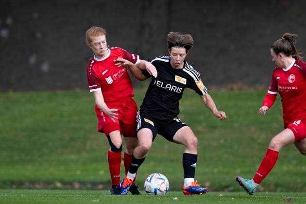 Regionalliga-Nordost Frauen: 1. FFV Erfurt vs. 1. FC Union Berlin ll; Erfurt; 13.10.2024 Antonia Janssen ( 27; 1. FFV Erfurt) gegen Sandra Weihmann ( 13; 1. FC Union Berlin II) Regionalliga-Nordost Frauen: 1. FFV Erfurt vs. 1. FC Union Berlin ll; Hauptplatz Sportforum Johannesplatz Erfurt; 13.10.2024 Copyright: xBEAUTIFULxSPORTS Duehringx