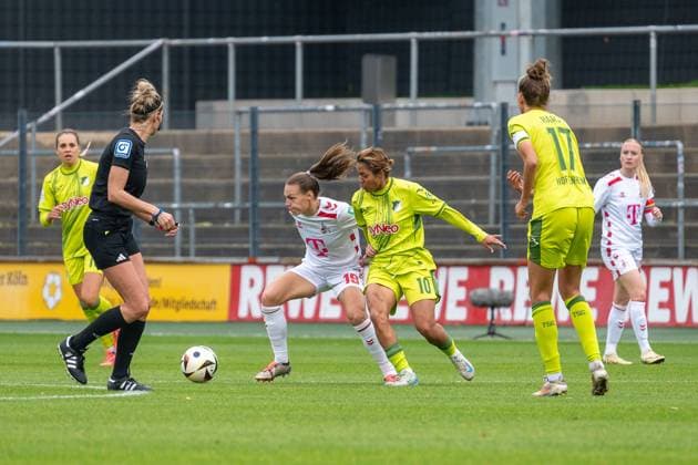 13.10.2024, Fussball: Google Pixel Frauen-Bundesliga, Saison 2024 2025, 06. Spieltag, 1. FC Köln - TSG Hoffenheim im Franz-Kremer-Stadion in Köln. Zweikampf zwischen Dora Zeller (1. Fc Koeln, 19) und Gia Corley (TSG Hoffenheim, 10). Wichtiger Hinweis: Gemaess den Vorgaben der DFL Deutsche Fussball Liga bzw. des DFB Deutscher Fussball-Bund ist es untersagt, in dem Stadion und oder vom Spiel angefertigte Fotoaufnahmen in Form von Sequenzbildern und oder videoaehnlichen Fotostrecken zu verwerten bzw. verwerten zu lassen. Foto: Kirchner-Media TH Copyright: xKirchner-Media THx