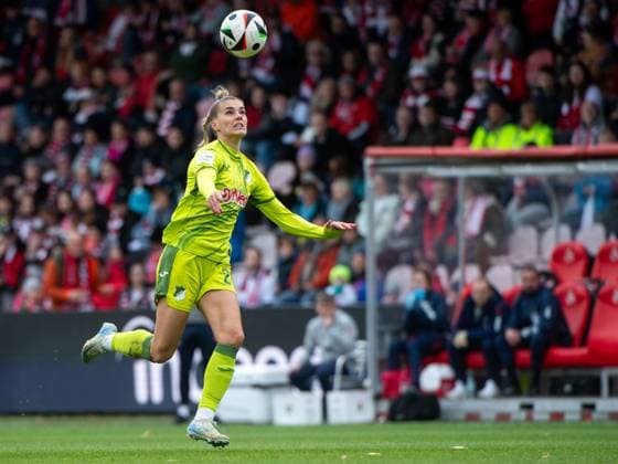 Selina Cerci (TSG Hoffenheim, 29) vor dem Tor zum 0:2, GER, 1. FC Koeln vs TSG 1899 Hoffenheim, Fussball Google Pixel Frauen Bundesliga, 6. Spieltag, Saison 2024 2025, 13.10.2024 DFB regulations prohibit any use of photographs as image sequences and or quasi-video GER, 1. FC Koeln vs TSG 1899 Hoffenheim, Fussball Google Pixel Frauen Bundesliga, 6. Spieltag, Saison 2024 2025, 13.10.2024 Koeln Copyright: xEibner-Pressefoto Memmlerx EP_MMR