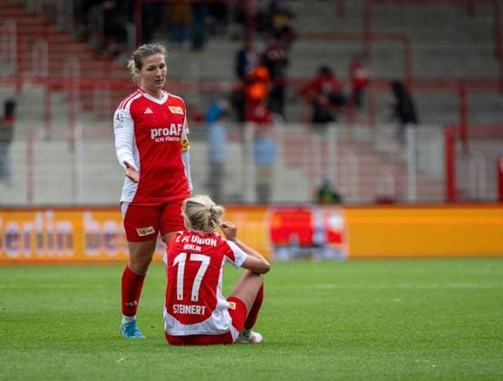 Fußball, Frauen, Saison 2024 2025, 2. Frauen-Bundesliga (7. Spieltag), 1. FC Union Berlin - FC Eintracht Frankfurt II, v. l. Dina Orschmann (1. Frauen 1. FC Union), Judith Steinert (1. Frauen 1. FC Union), Enttäuschung nach Abpfiff, 13.10. 2024, Copyright: xMatthiasxKochx
