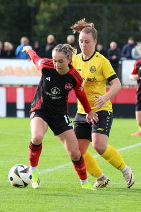 13.10.2024 - Fussball - Saison 2024 2025 - 2. Frauen - Fussball - Bundesliga - 07. Spieltag: 1. FC Nürnberg FCN ( Club Clubfrauen ) - SV Weinberg - Sportfoto Zink DaEn - xdcxdex -Lara Meroni (11, 1. FC Nürnberg FCN ), Eva Wiesinger (19, SV Weinberg )